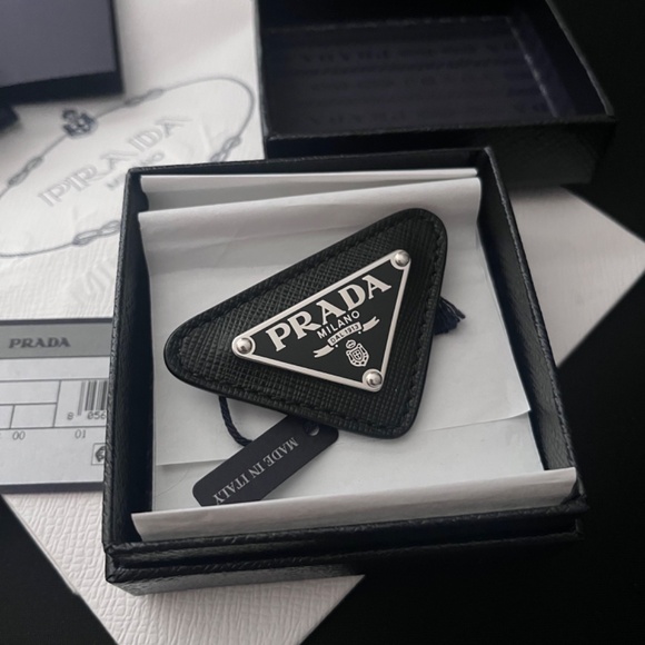 ❌ sold❌ Prada Brooch - Picture 2 of 4